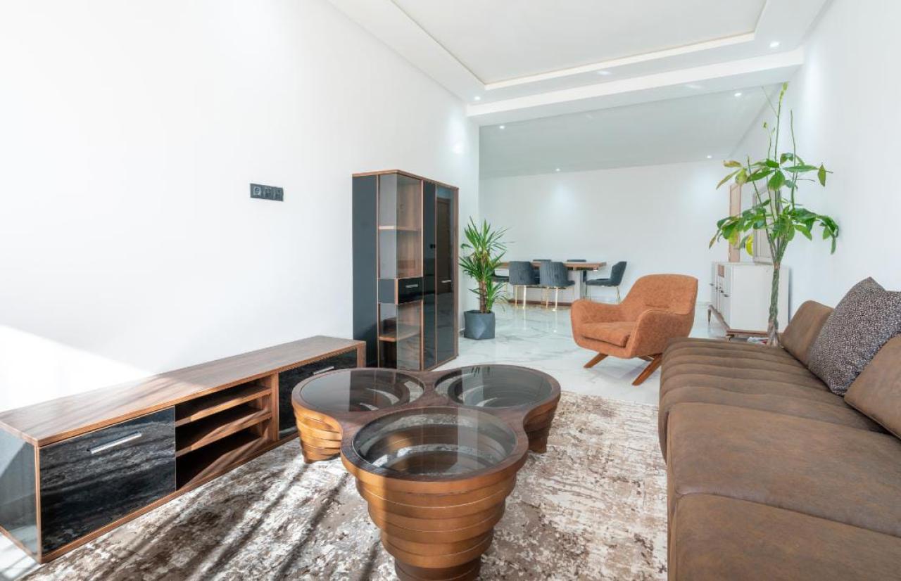 Apartment with 2 bedrooms and 3 living rooms with pool view