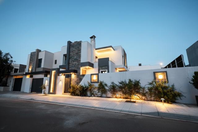 Semi-finished semi-detached villa