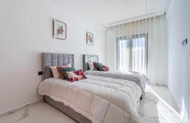 شقة تحتوي على 3 غرف نوم وصالون