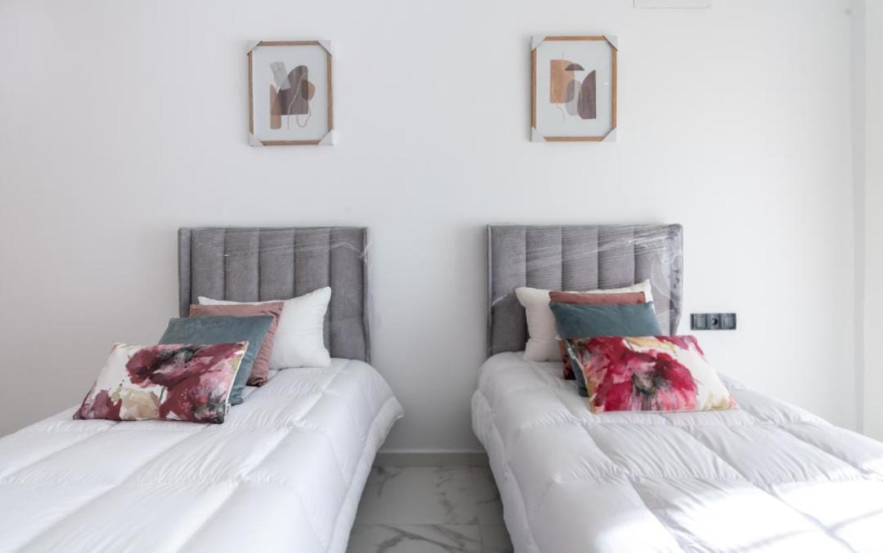 Apartment with 2 bedrooms and 3 living rooms with pool view